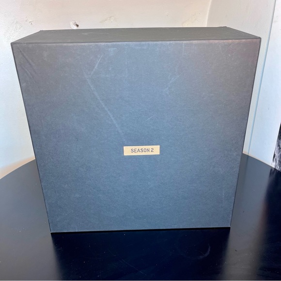 2016 YEEZY Season 2 Wmns Crepe Boot
'Taupe' - Picture 2 of 3